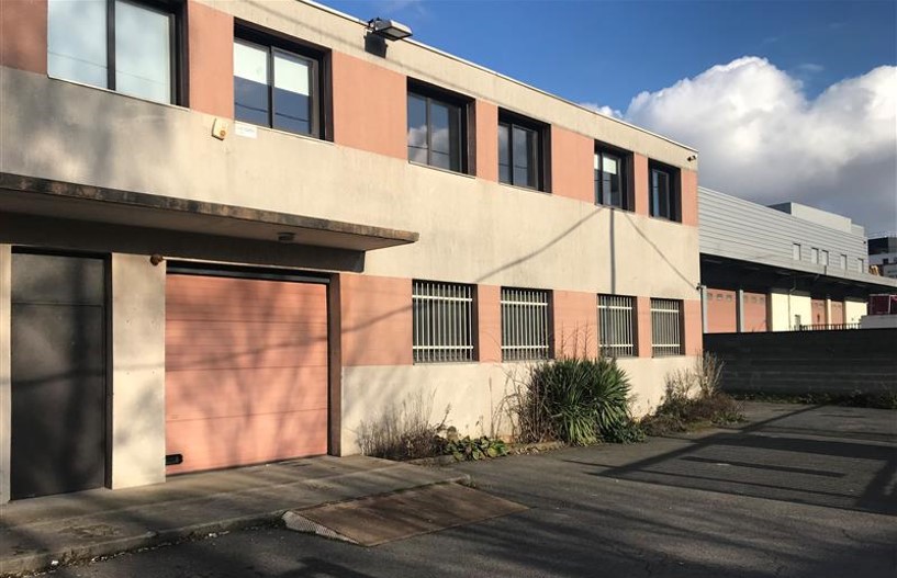 Transaction : Montreuil (94), vente d'un bâtiment d'activité légère de 1 000 m²