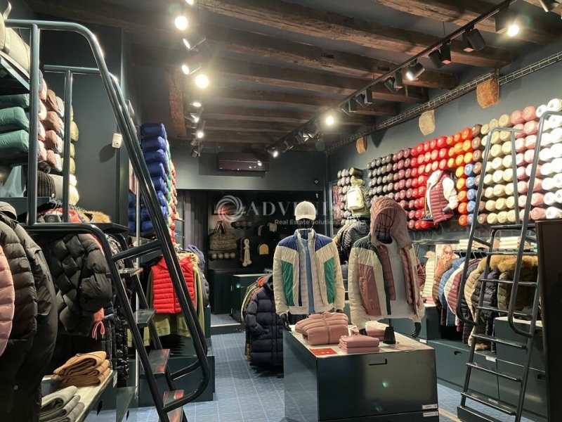 Location Commerces BOURGES (18000) - Photo 2