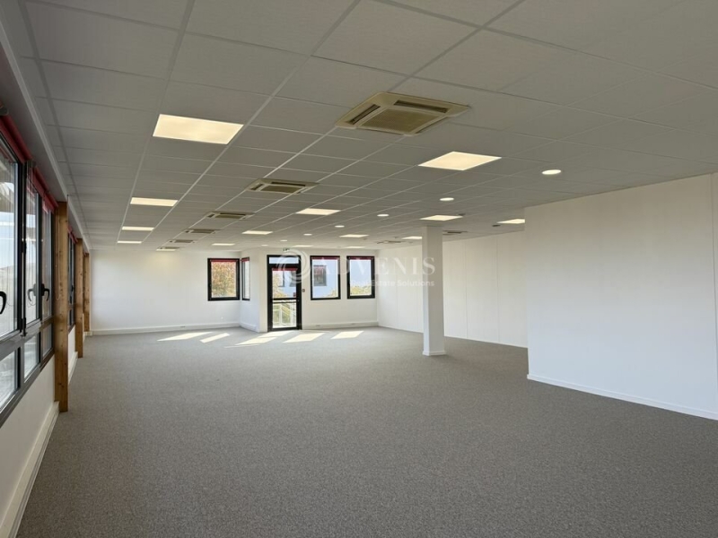 Location Bureaux SAINT PRIEST (69800) - Photo 4