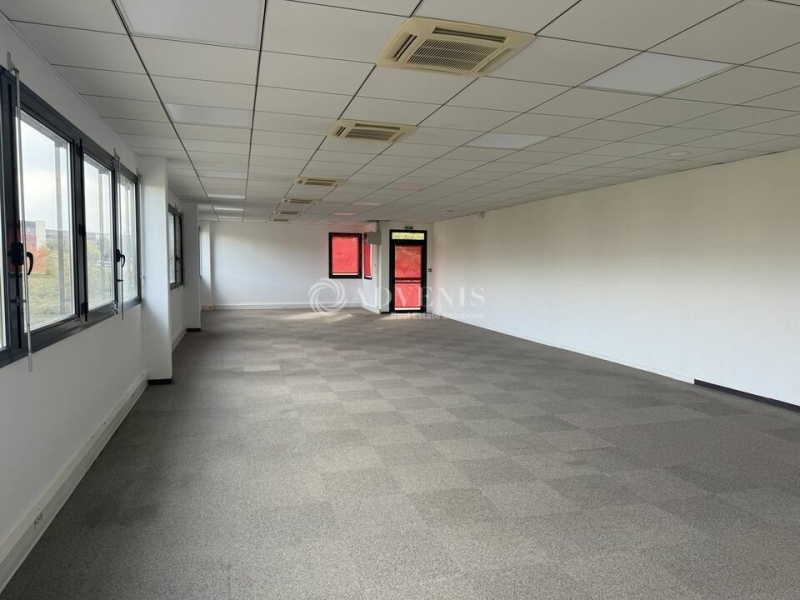 Location Bureaux SAINT PRIEST (69800) - Photo 9