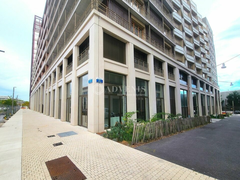 Location Commerces SAINT-DENIS (93200) - Photo 1