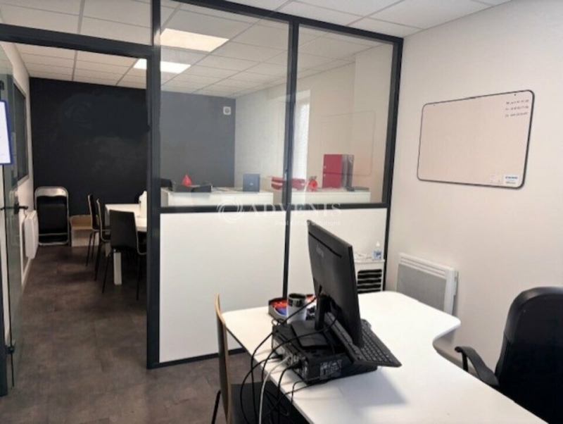 Location Activités Entrepôts LA CHAPELLE SAINT AUBIN (72650) - Photo 2