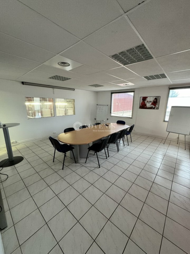 Location Entrepôts MAUGUIO (34130) - Photo 1