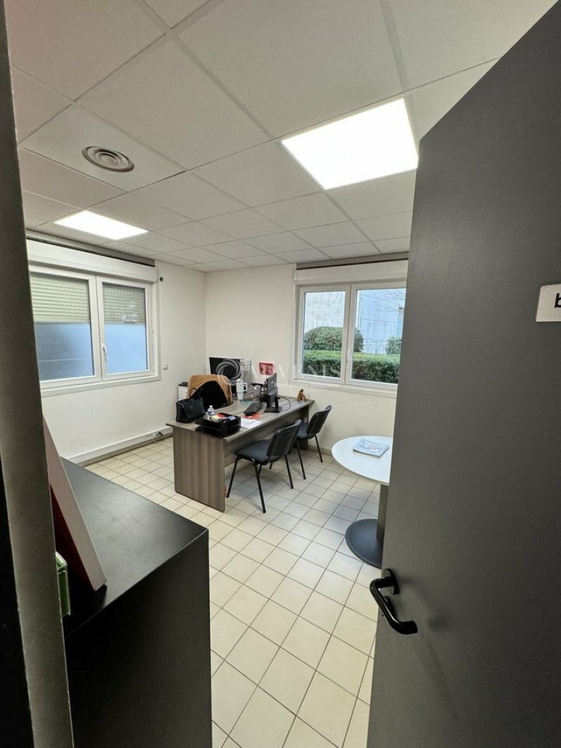 Location Entrepôts MAUGUIO (34130) - Photo 2