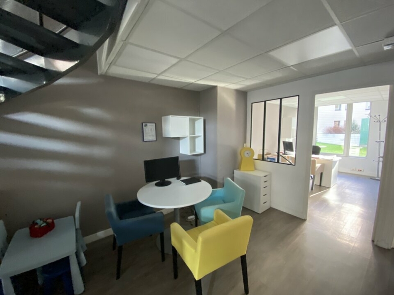 Location Commerces MONTIGNY LE BRETONNEUX (78180) - Photo 2