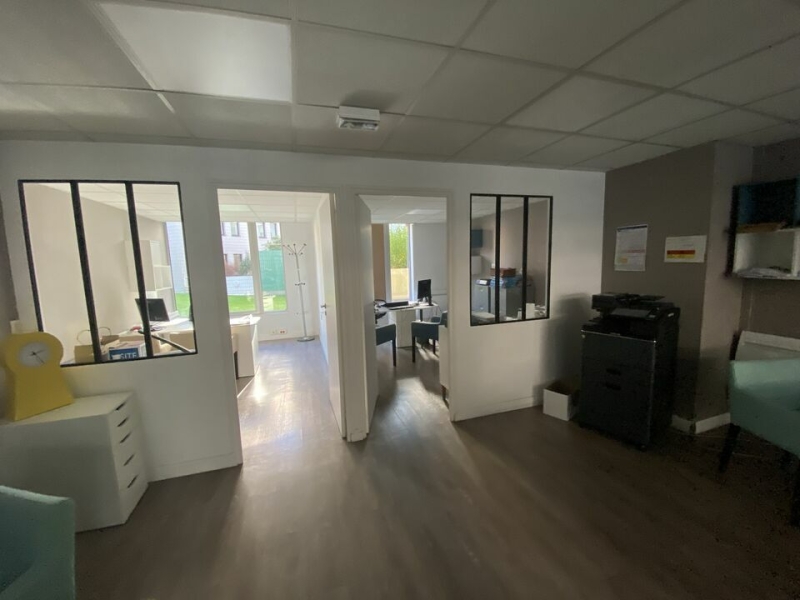 Location Commerces MONTIGNY LE BRETONNEUX (78180) - Photo 3