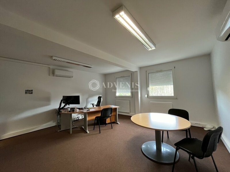 Vente Investisseur Bureaux RAMBOUILLET (78120) - Photo 2