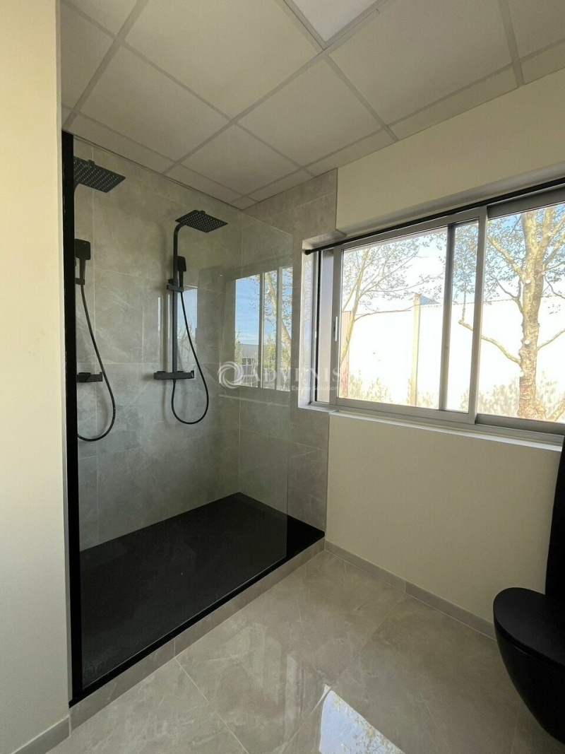 Location Bureaux MONTIGNY LE BRETONNEUX (78180) - Photo 11