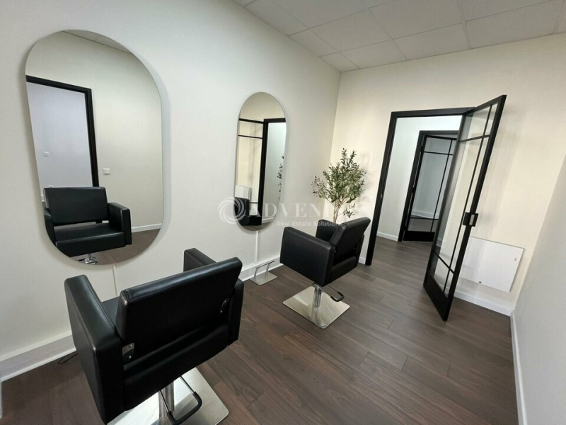 Location Bureaux MONTIGNY LE BRETONNEUX (78180) - Photo 8