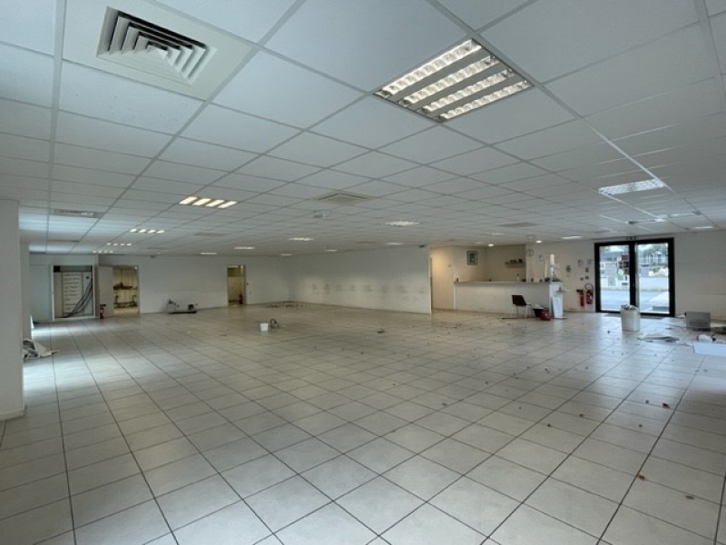 Location Commerces PESSAC (33600) - Photo 4