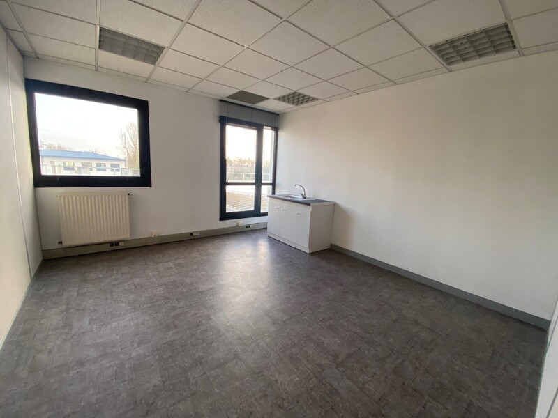 Location Bureaux VILLEJUST (91140) - Photo 3