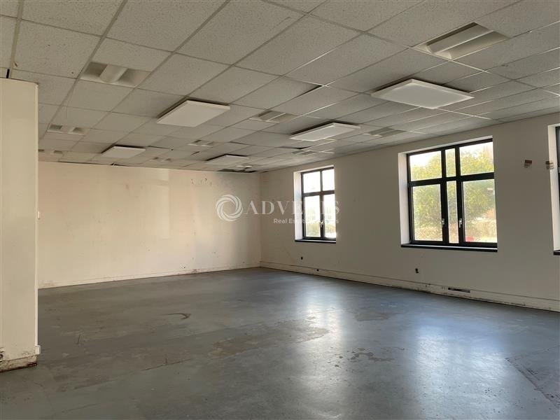 Vente Utilisateur Bureaux et activités légères MONTIGNY LE BRETONNEUX (78180) - Photo 6