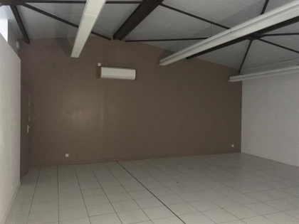 Location Commerces VENDOME - Photo 2