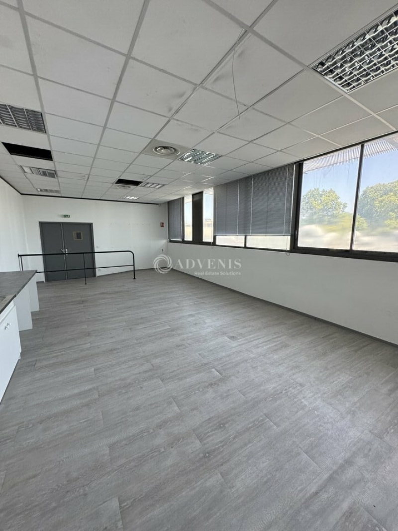 Location Commerces NÎMES (30000) - Photo 8