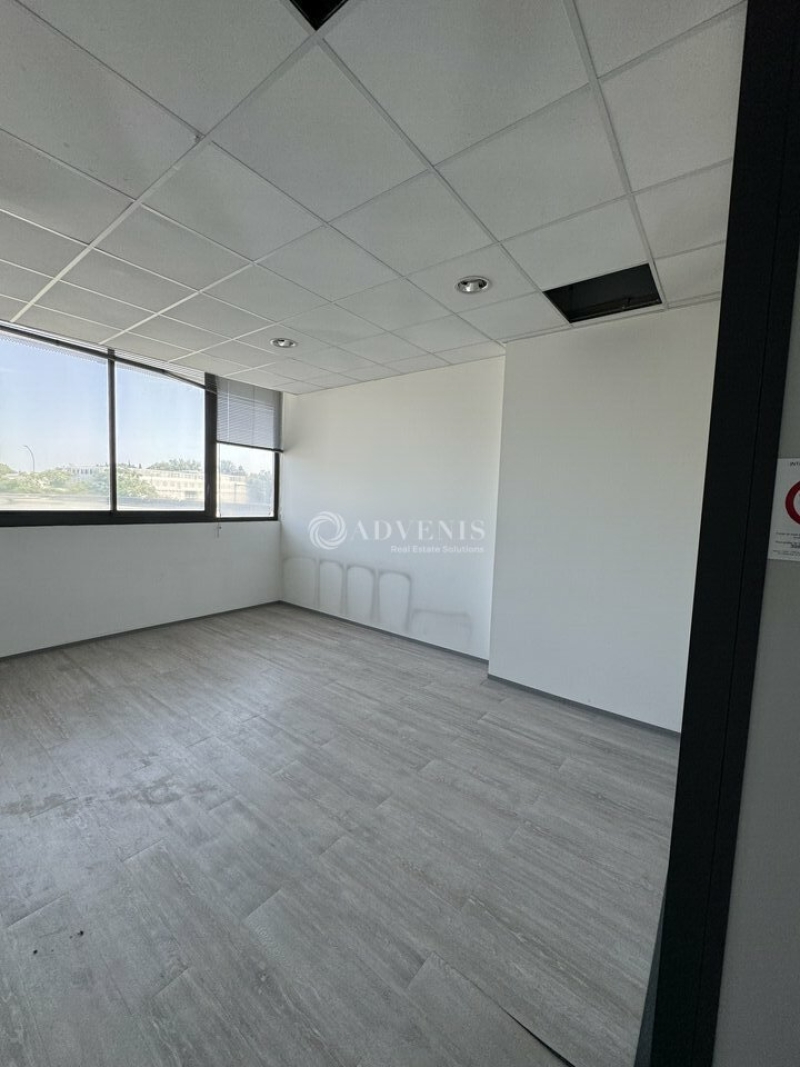 Location Commerces NÎMES (30000) - Photo 9
