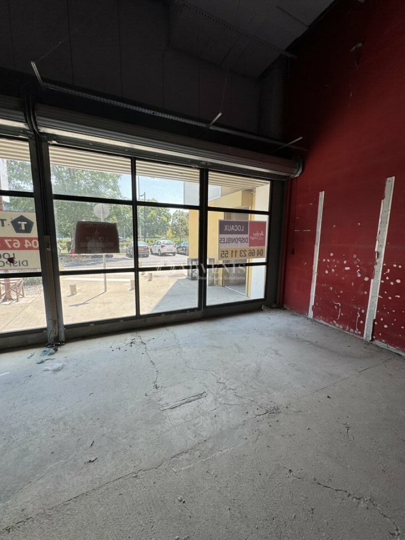 Location Commerces NÎMES (30000) - Photo 3