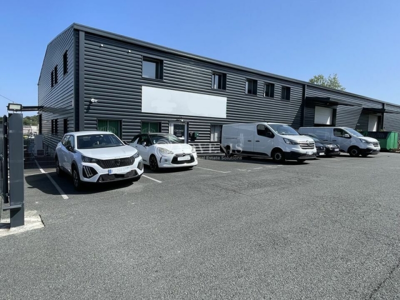 Location Activités Entrepôts YVRAC (33370) - Photo 1