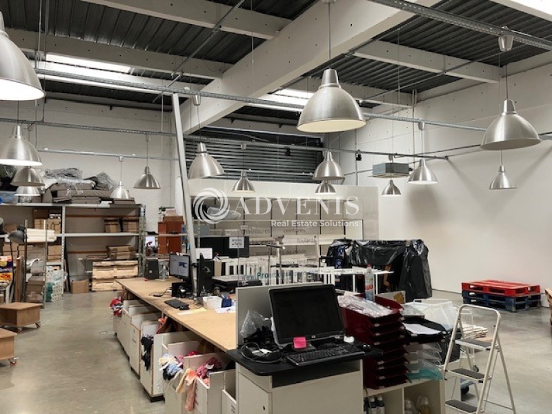 Location Commerces BORDEAUX (33300) - Photo 2