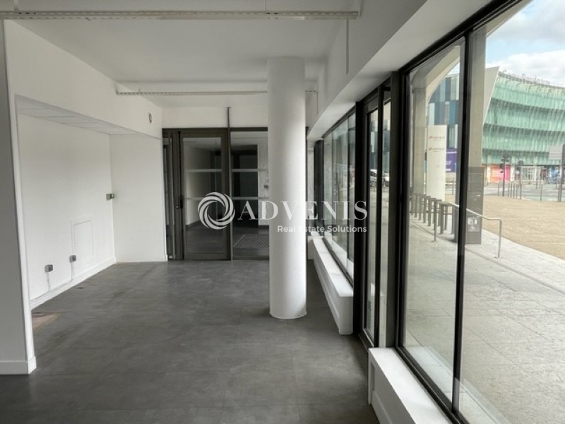 Location Commerces BORDEAUX (33300) - Photo 3