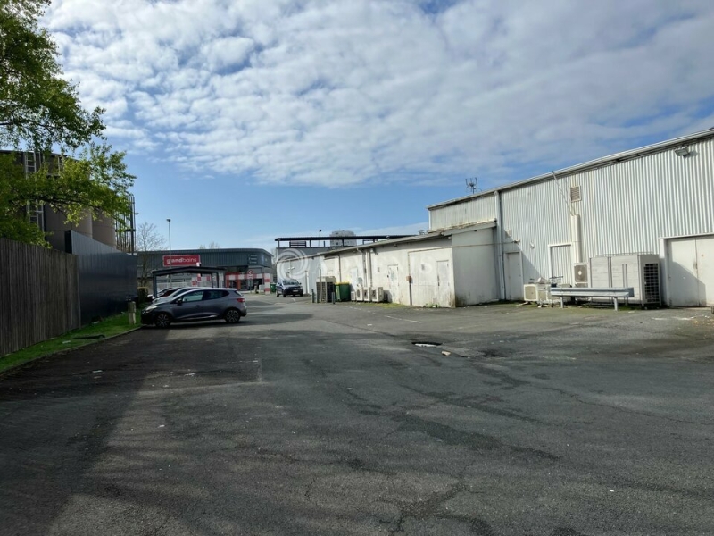 Location Commerces BÈGLES (33130) - Photo 2
