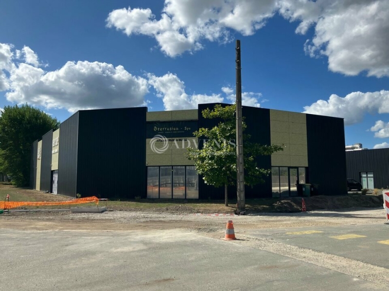 Location Commerces PESSAC (33600) - Photo 1