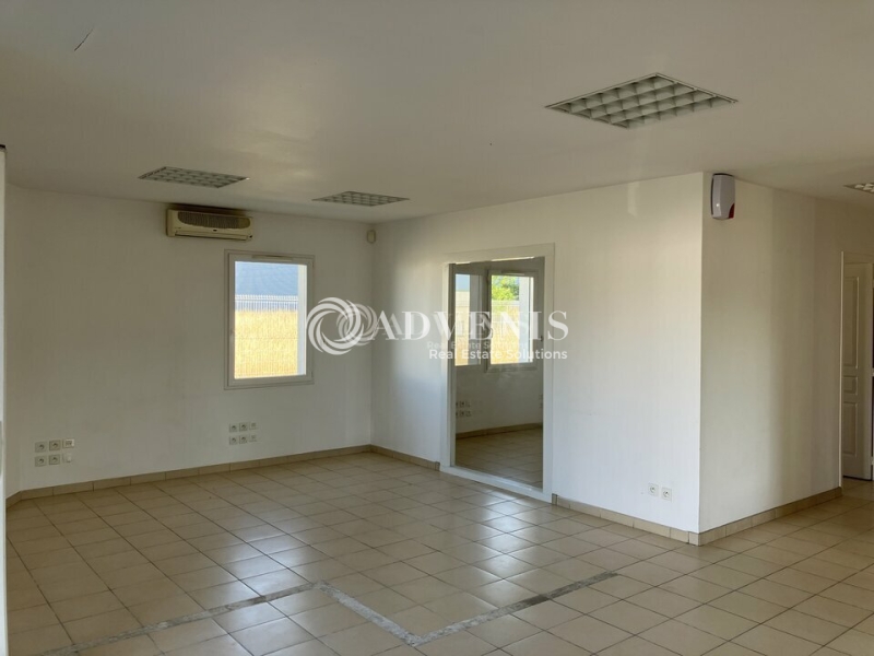 Location Bureaux SAINT-DOULCHARD (18230) - Photo 2