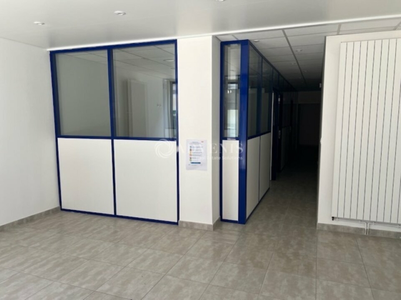 Location Commerces BOURGES (18000) - Photo 1