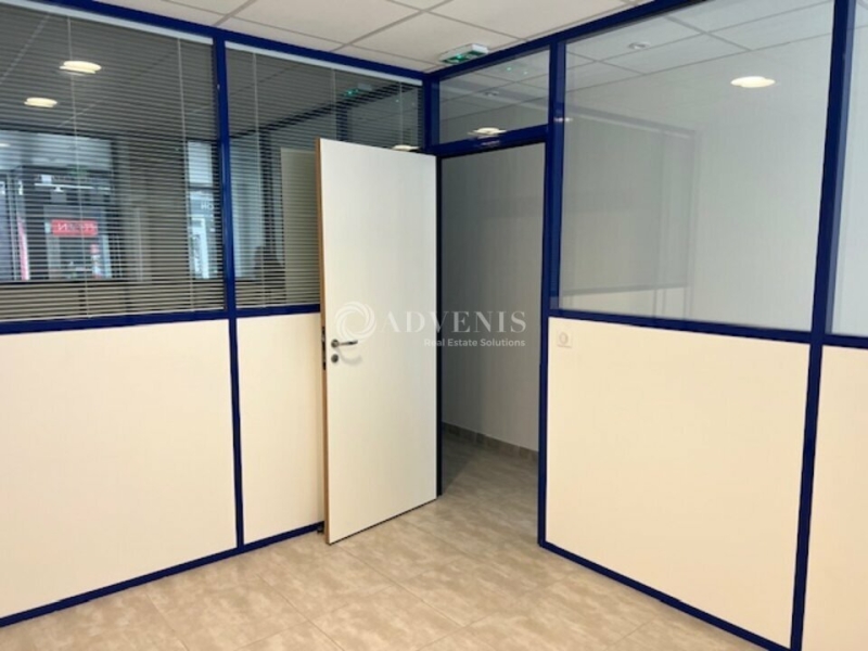 Location Commerces BOURGES (18000) - Photo 2