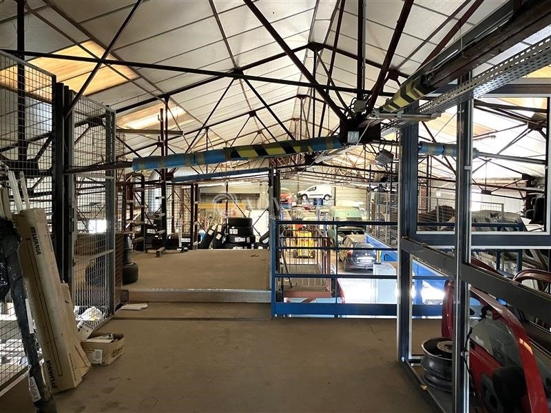 Vente Investisseur Activités Entrepôts LA CHAPELLE SAINT URSIN (18570) - Photo 1