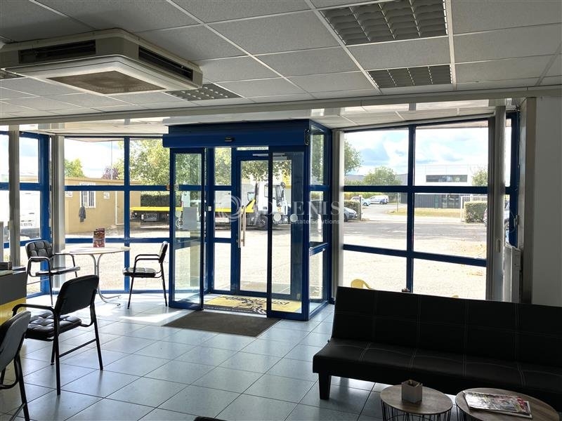 Vente Investisseur Activités Entrepôts LA CHAPELLE SAINT URSIN (18570) - Photo 2