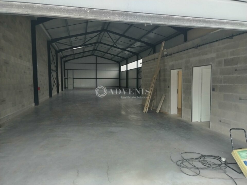 Location Entrepôts GENTÉ (16130) - Photo 2