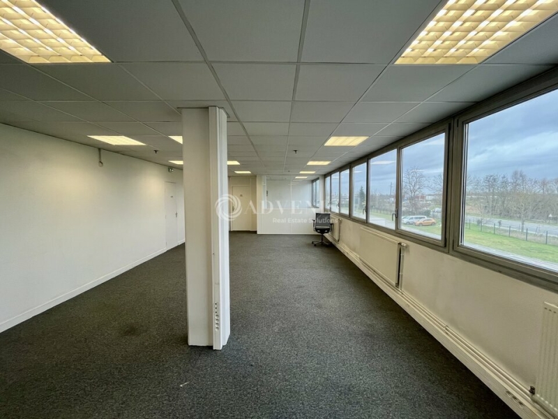 Location Entrepôts HERBLAY (95220) - Photo 8