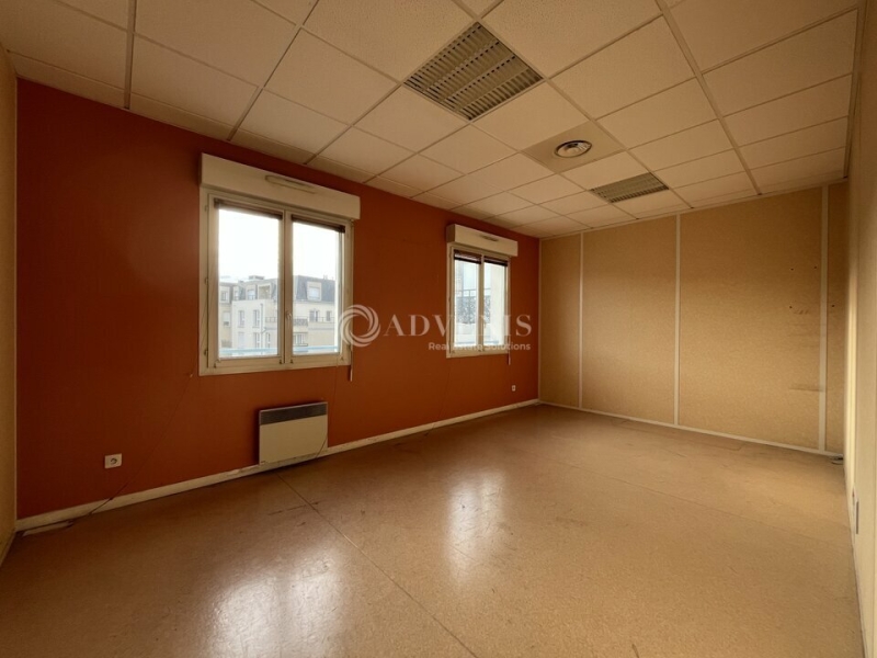 Vente Investisseur Bureaux DAMMARIE LES LYS (77190) - Photo 1