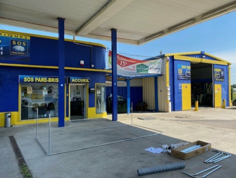 Vente Investisseur Commerces PUSIGNAN (69330) - Photo 1