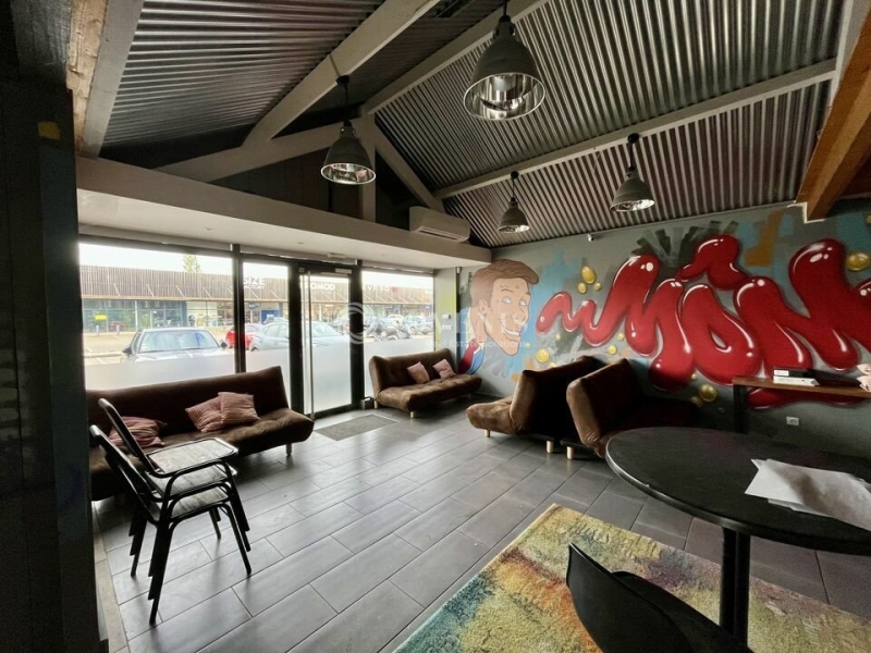 Location Commerces SAINT-BONNET-DE-MURE (69720) - Photo 4