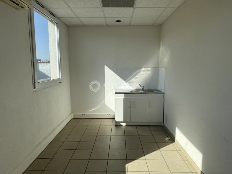 Location Activités Entrepôts VILLEURBANNE (69100) - Photo 4
