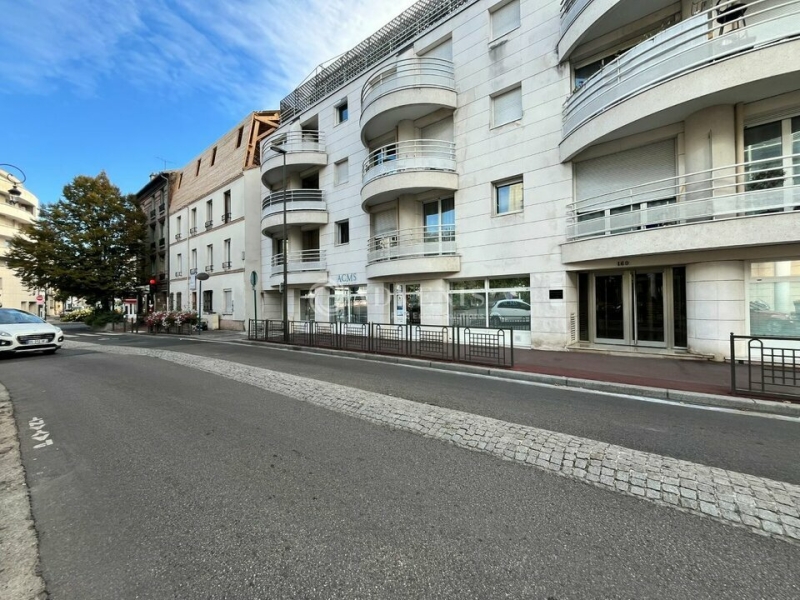 Location Commerces SURESNES (92150) - Photo 1