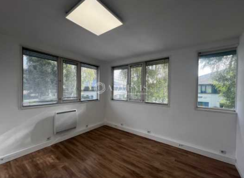 Location Bureaux VILLENEUVE D'ASCQ (59650) - Photo 2