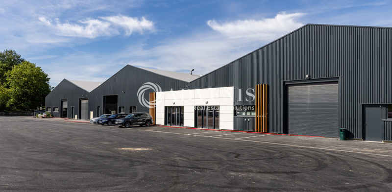 Location Entrepôts NEUVILLE EN FERRAIN (59960) - Photo 1