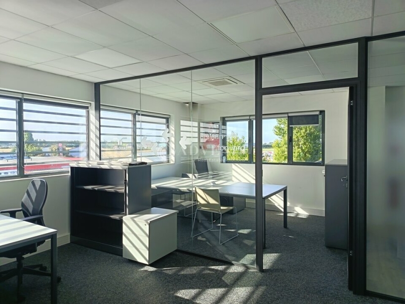 Location Bureaux VENDEVILLE (59175) - Photo 2