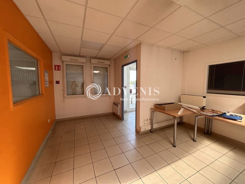 Vente Investisseur Bureaux LA CHAPELLE SAINT AUBIN (72650) - Photo 1