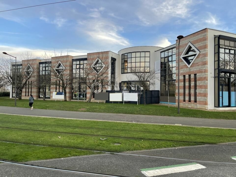 Location Bureaux LE MANS (72000) - Photo 1