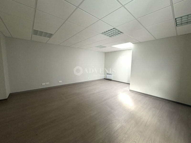 Location Bureaux LA CHAPELLE SAINT AUBIN (72650) - Photo 3
