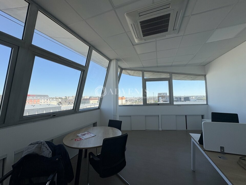 Location Bureaux LE MANS (72100) - Photo 1
