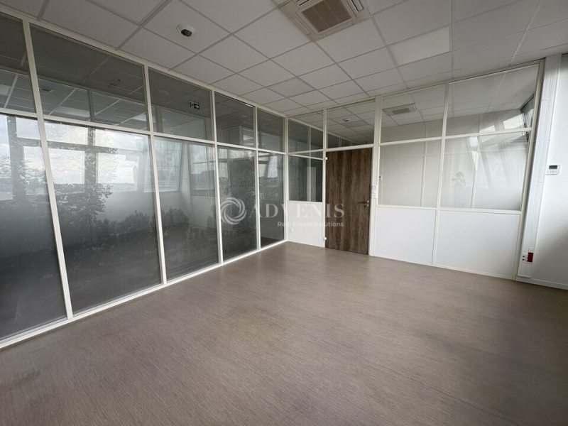 Location Bureaux LE MANS (72100) - Photo 1