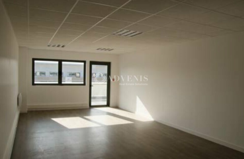 Location Bureaux SERRIS (77700) - Photo 1
