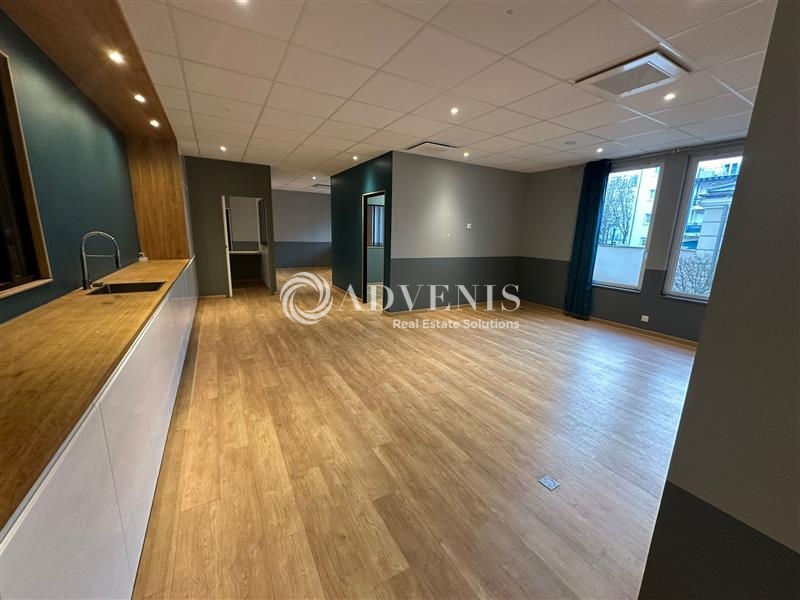 Location Bureaux CHESSY (77700) - Photo 1