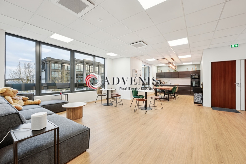 Location Bureaux CHESSY (77700) - Photo 1