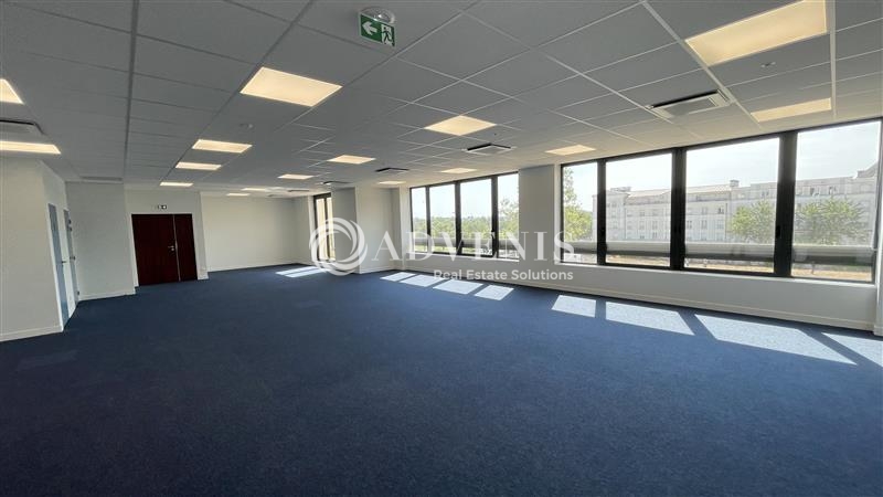 Location Bureaux CHESSY (77700) - Photo 1