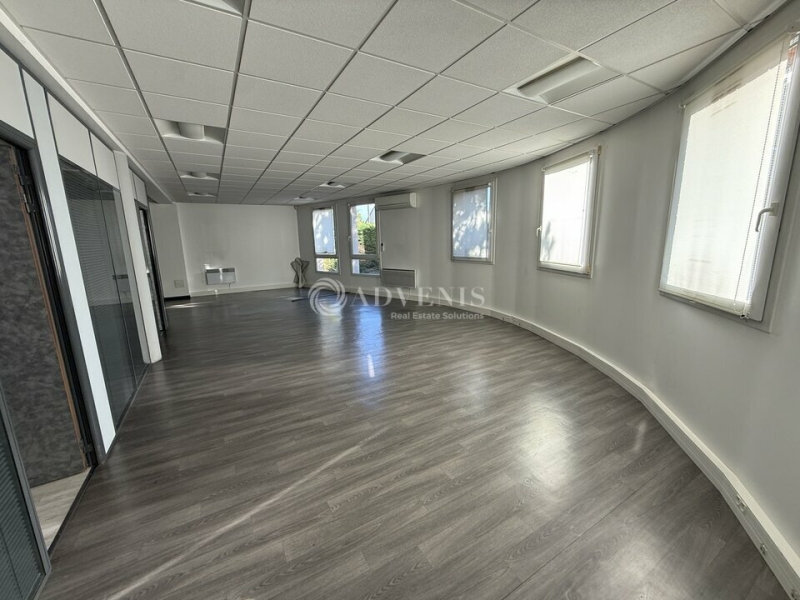 Location Bureaux MAGNY LE HONGRE (77700) - Photo 11